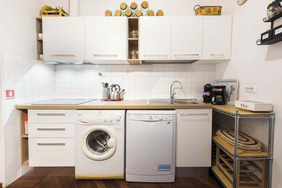 Superior Apartment, Balcony, River View | Private kitchen | Fridge, stovetop, cookware/dishes/utensils