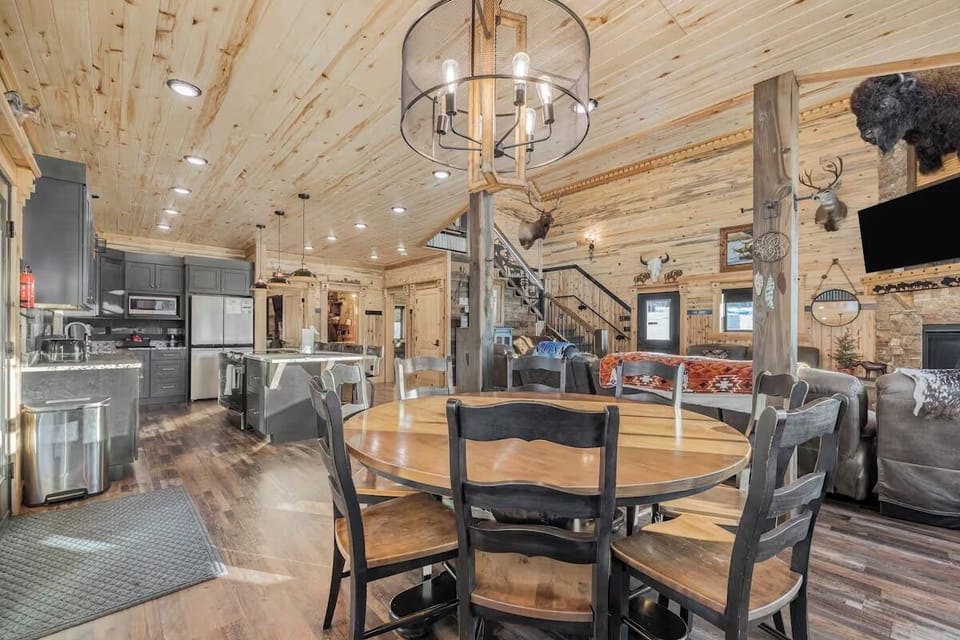 Spacious dining area with plenty of seating, perfect for family gatherings.
