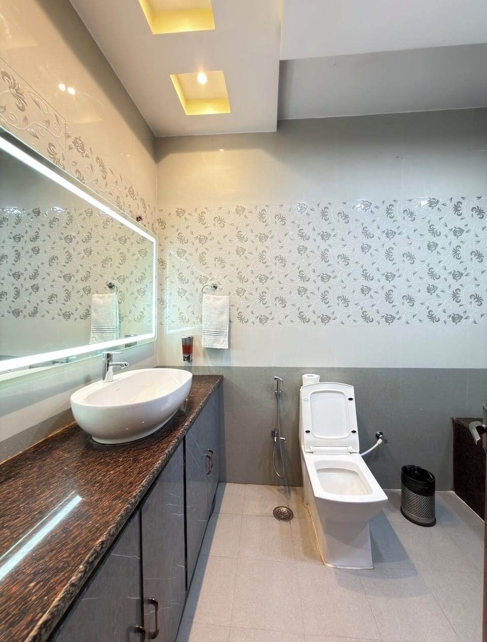 Deluxe Room | Bathroom