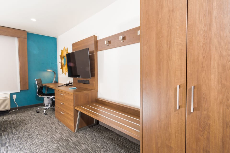 Premium bedding, pillowtop beds, in-room safe, desk