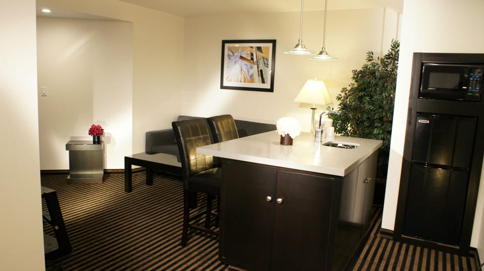 Premium bedding, pillowtop beds, in-room safe, desk