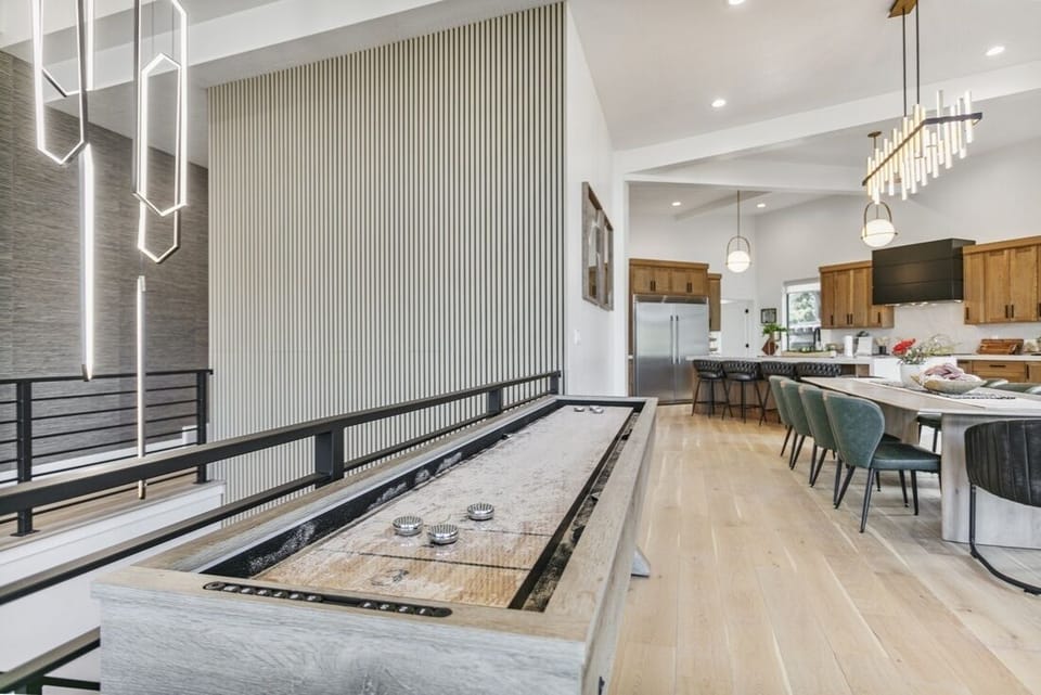 Indoors, Furniture, Table, Floor, Building