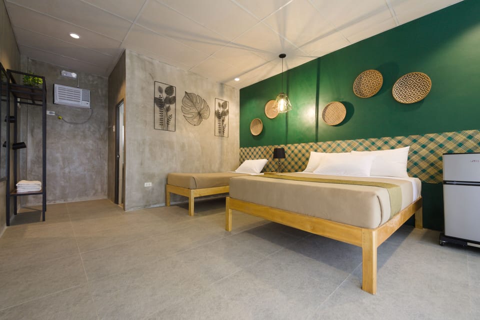 Room, 1 Queen Bed, Garden View | Premium bedding, minibar, in-room safe, desk
