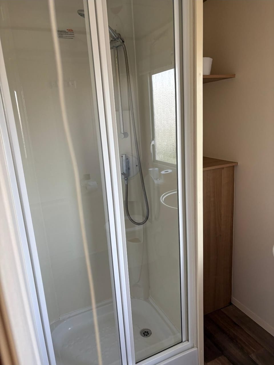 Steve Caravan Sleeps 6 With Free Parking Cabin in Rhyl