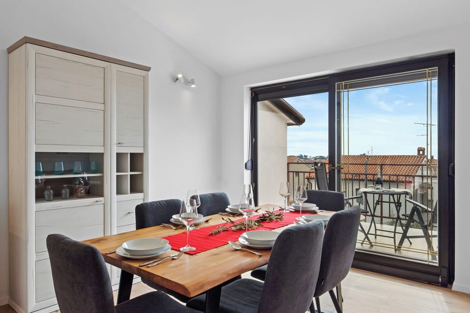 interior area/dining area/terrace