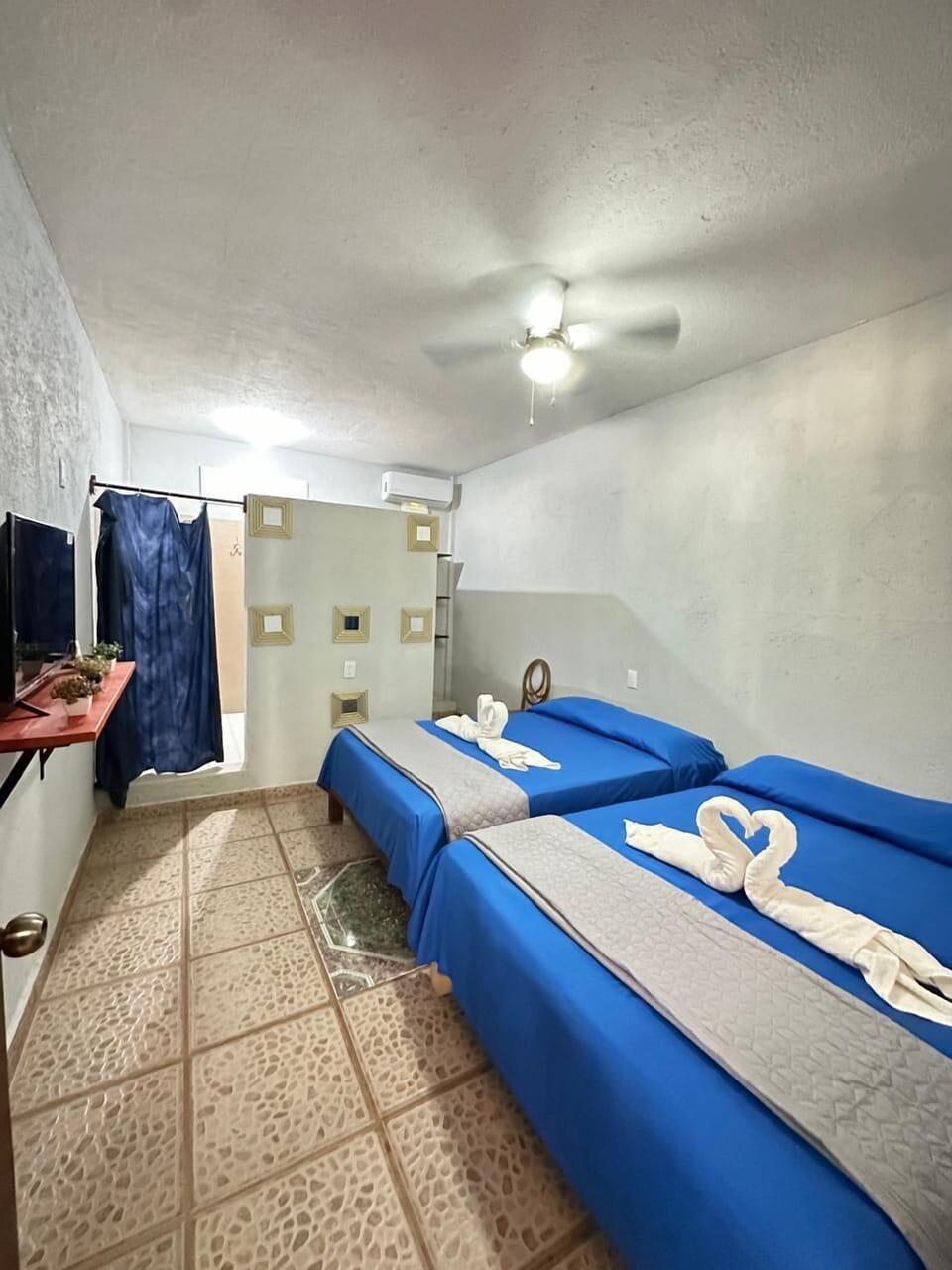 Economy Twin Room | Free WiFi, bed sheets