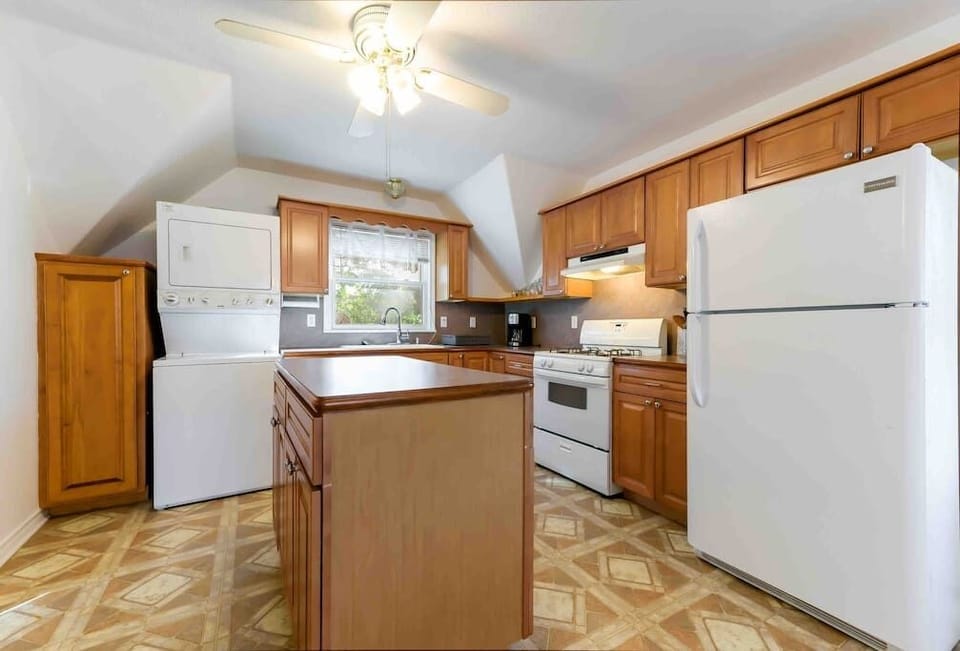 Well-equipped kitchen area.