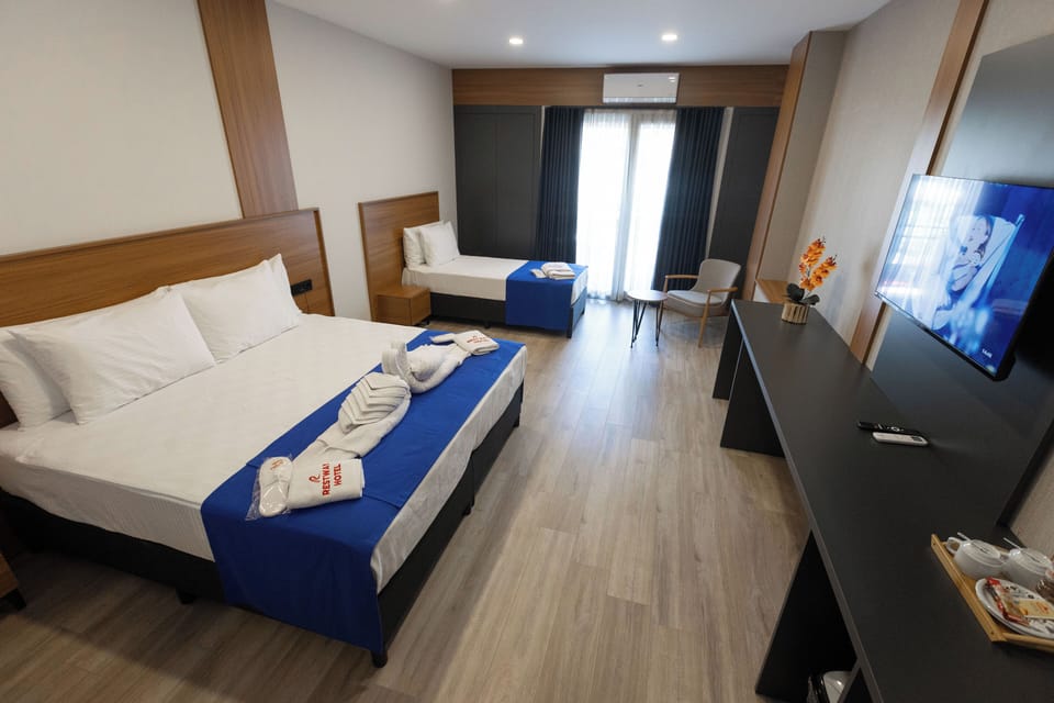 Family Triple Room | Laptop workspace, soundproofing, free WiFi