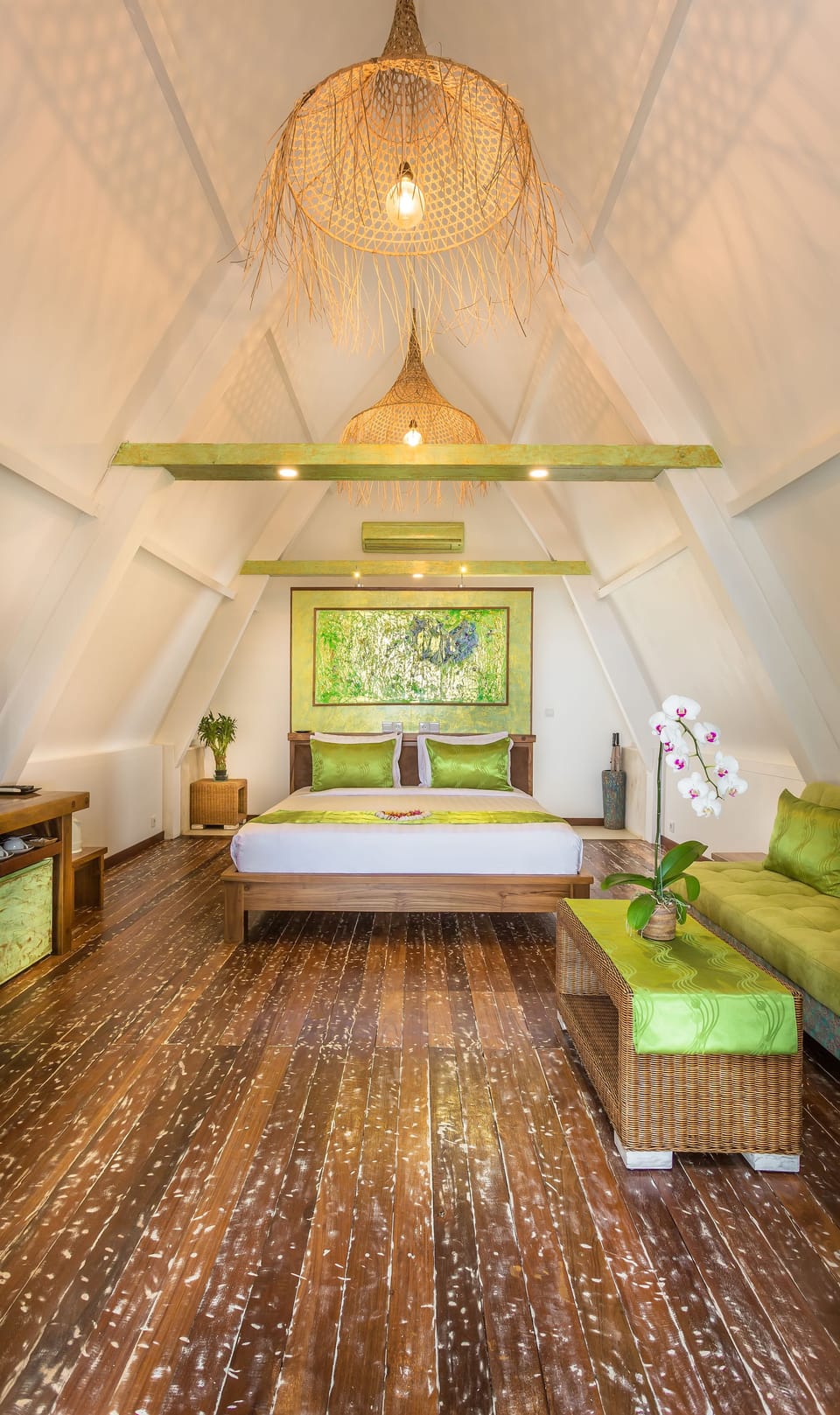 Lumbung Beach Cottage | Minibar, in-room safe, desk, blackout drapes