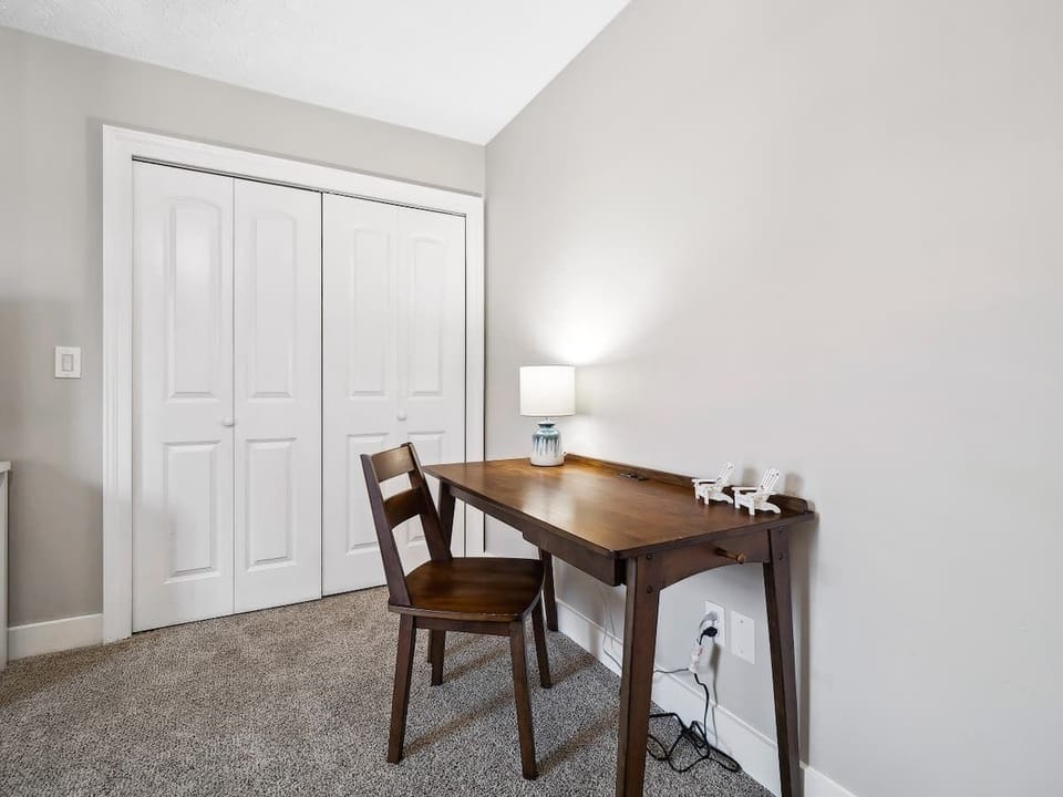 Perfect for business or leisure, this cozy workspace is ready for your next project. ️