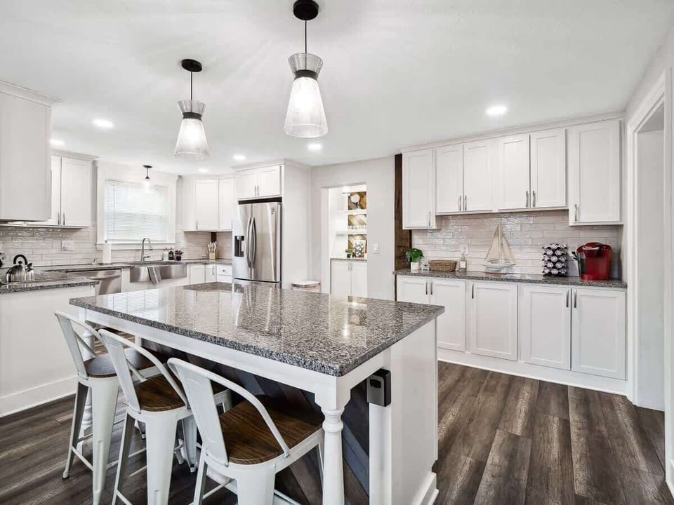 Enjoy cooking in this beautifully designed kitchen with plenty of counter space and natural light. ️
