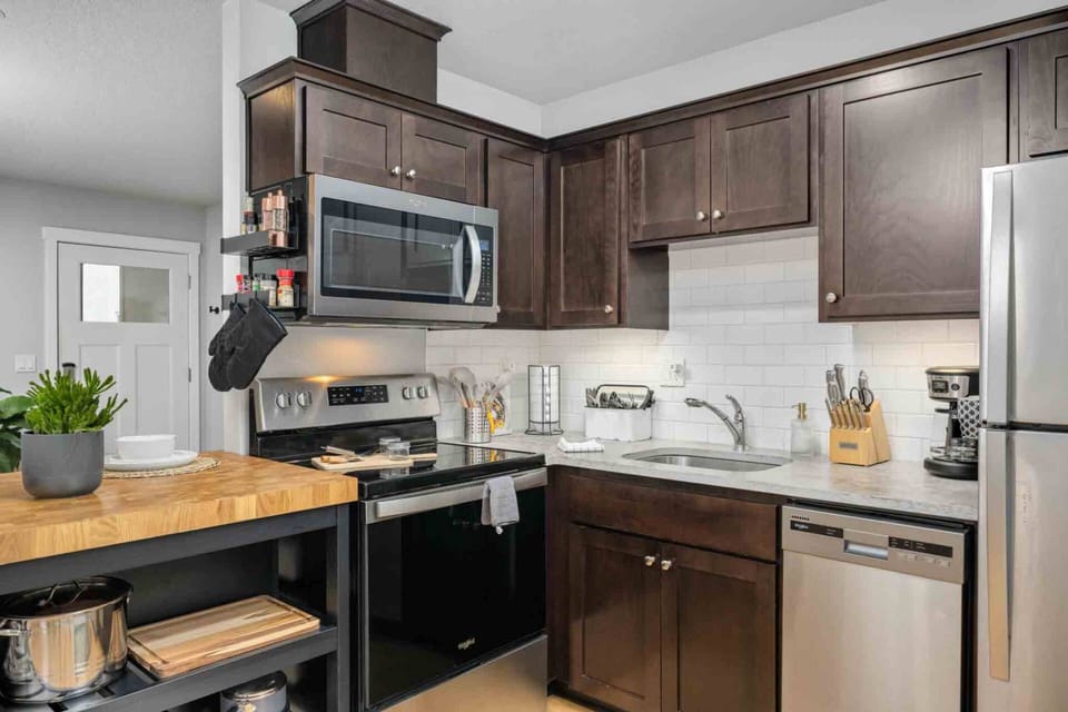 This rental is a very short walk from the iconic Mike's Drive-In and Milwaukie Bowl. Enjoy a fun night of bowling and a tasty frozen treat.