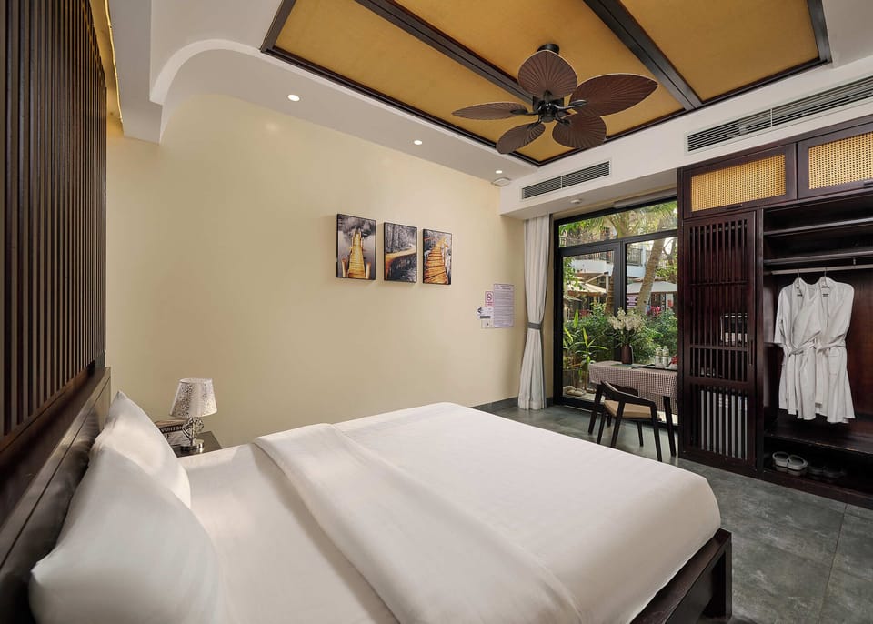 Deluxe Room, Balcony, Pool View | Blackout drapes, soundproofing, free WiFi, bed sheets