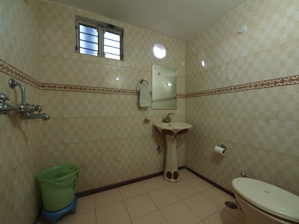 Deluxe Double or Twin Room, Balcony | Bathroom