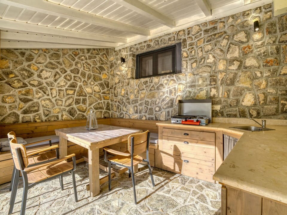 Table, Furniture, Property, Wood, Chair, Lighting, Interior Design, Living Room, Architecture, Flooring