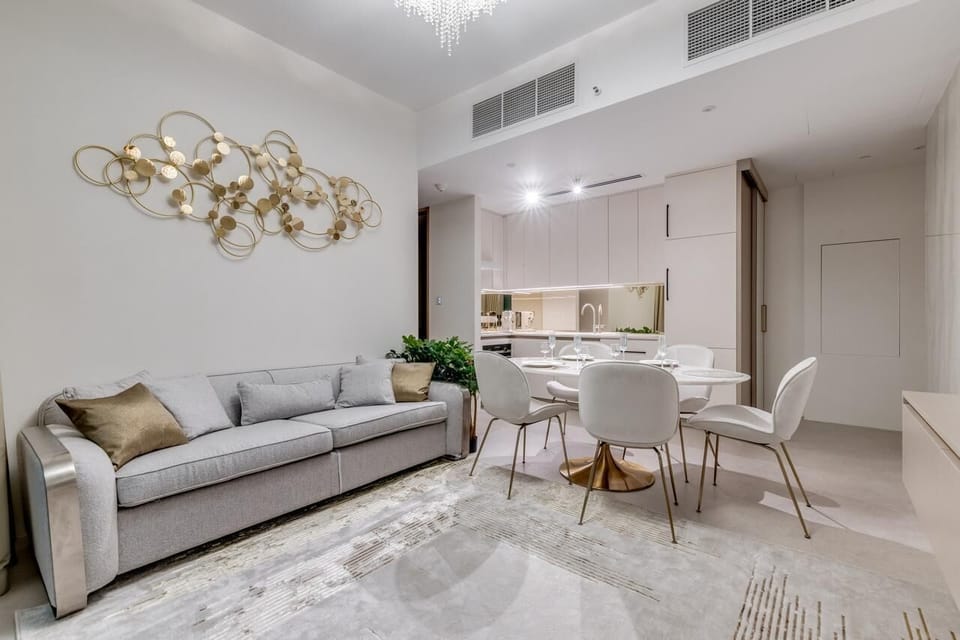 Luxury Apartment, Balcony, Canal View | 1 bedroom, blackout drapes, soundproofing, iron/ironing board