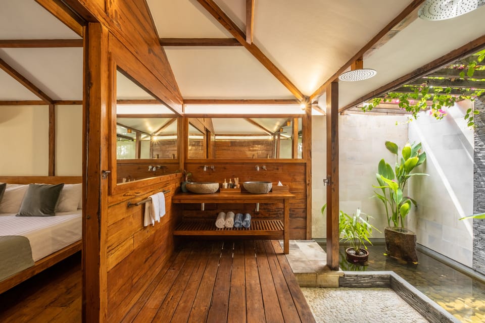 Shower, free toiletries, hair dryer (on request), bidet