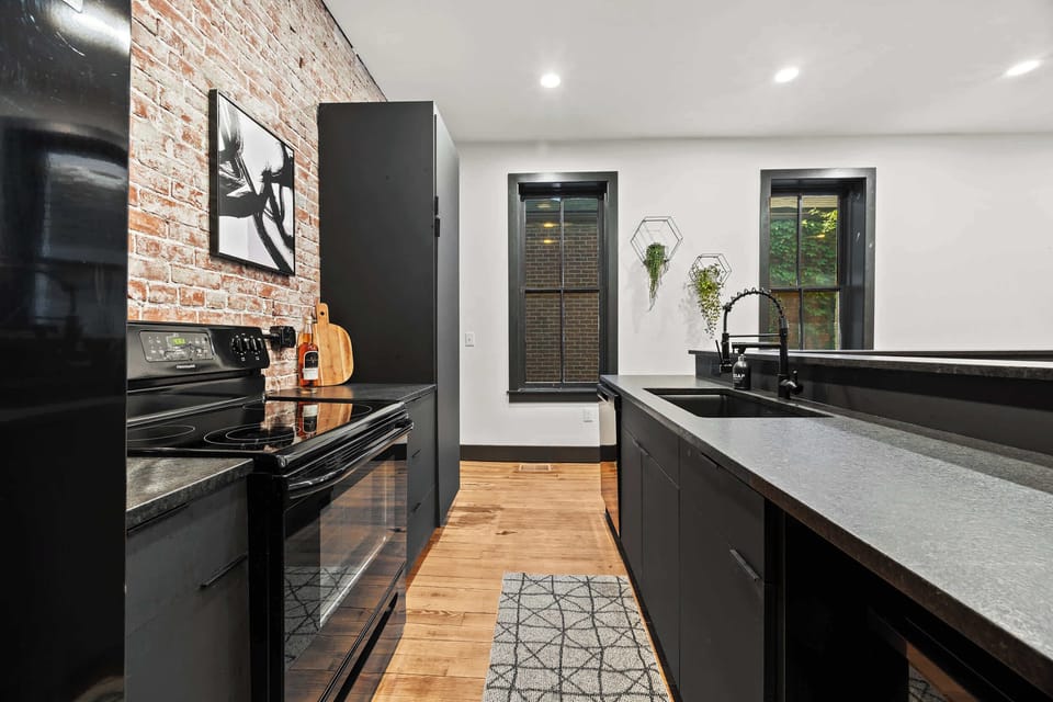 Kitchen: Whether you're a gourmet chef or just love a quick meal, our kitchen has you covered with new and modern appliances and plenty of space!