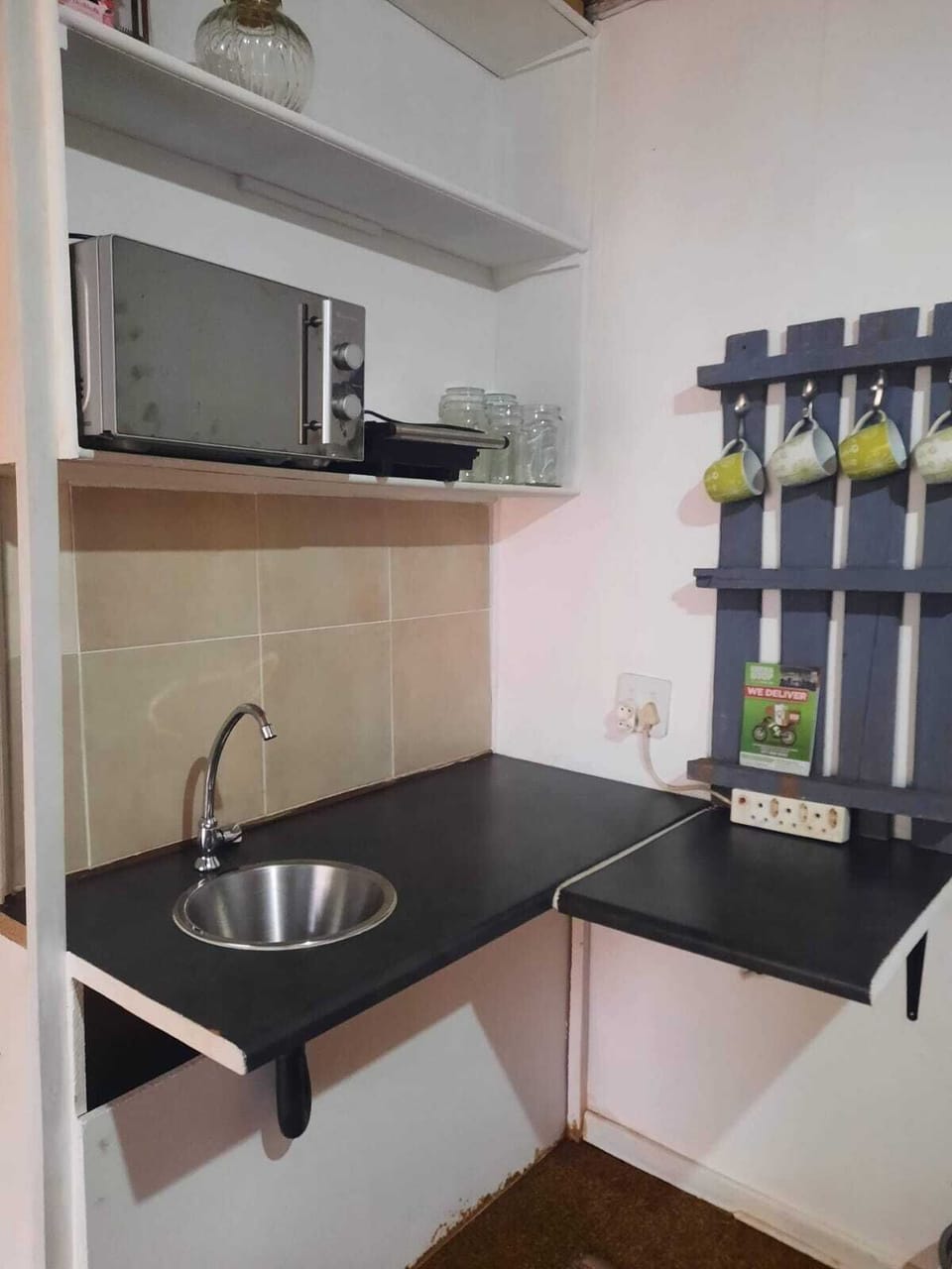 Luxury Single Room | Private kitchen | Microwave, cookware/dishes/utensils