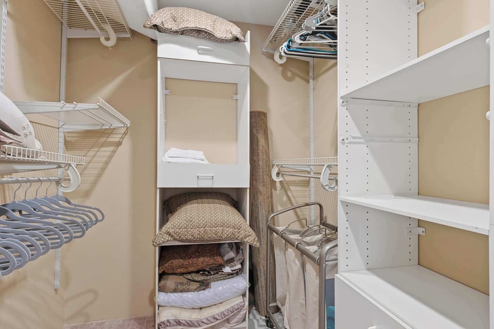 Keep clothes & bags neatly tucked away in the king suite closet