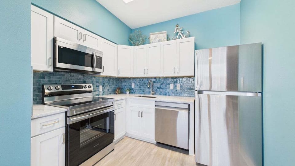 Updated kitchen with all the cooking essentials