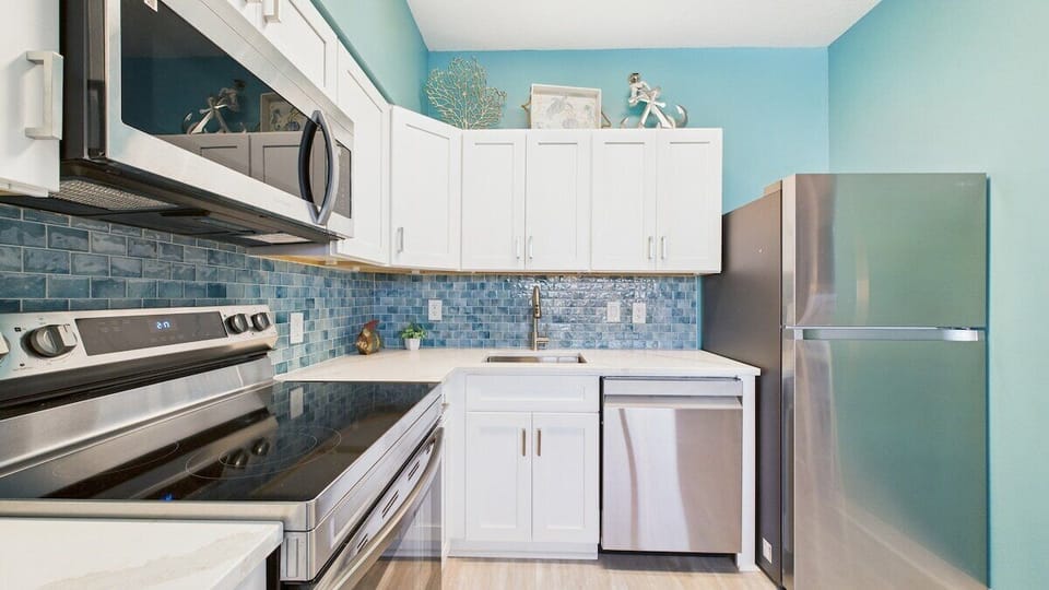 Updated kitchen with all the cooking essentials