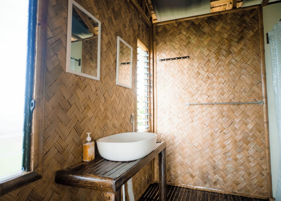 Classic Cottage, Sea View | Bathroom | Shower, bidet, towels, soap