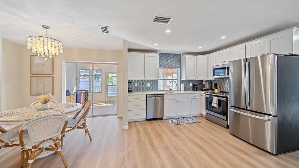 House, 3 Bedrooms | Private kitchen | Coffee/tea maker, fridge, oven, toaster