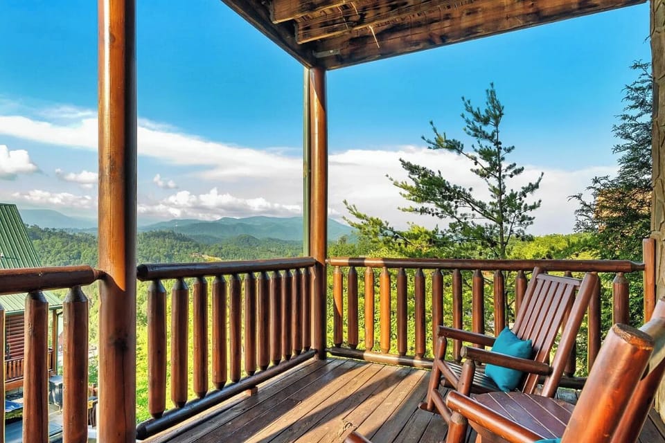 Windows to Heaven's relaxing decks with VIEWS!