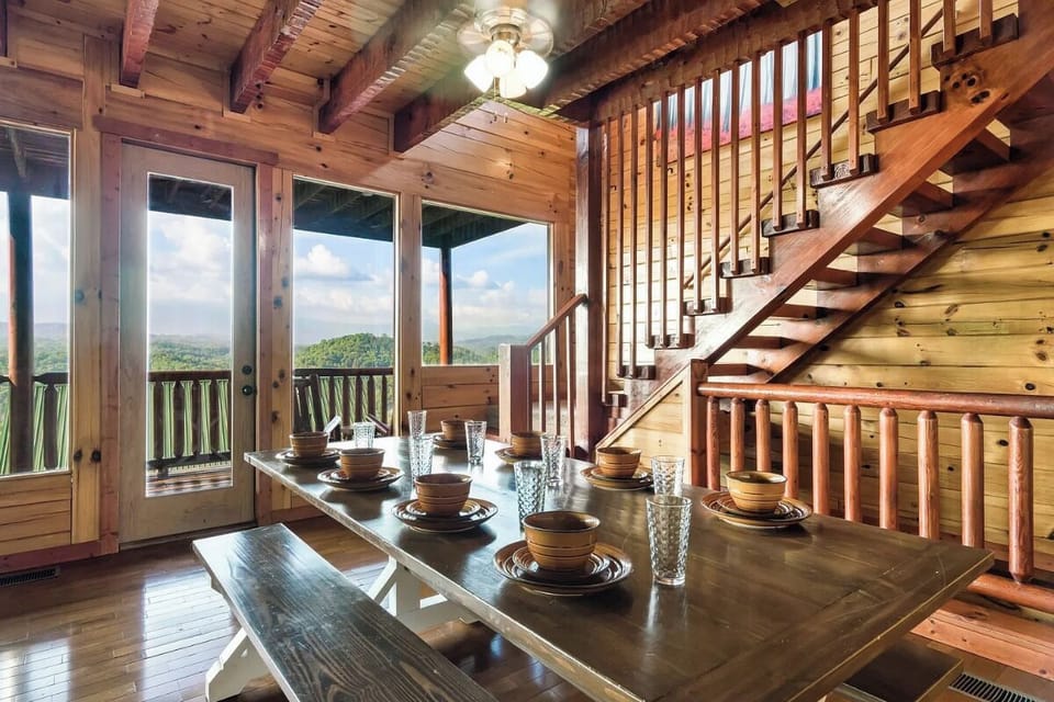 Windows to Heaven's inviting dining area