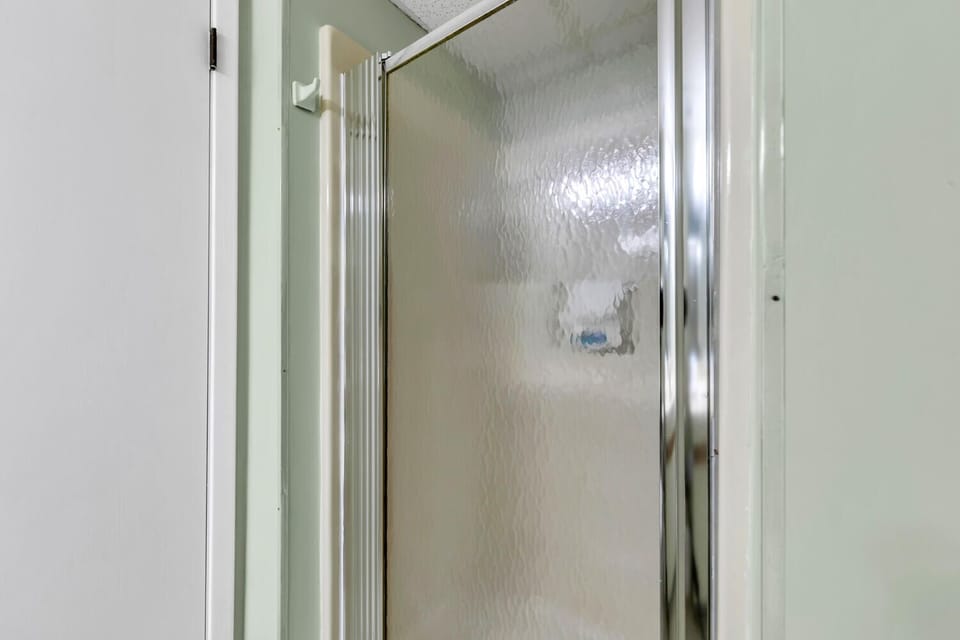 Guest shower