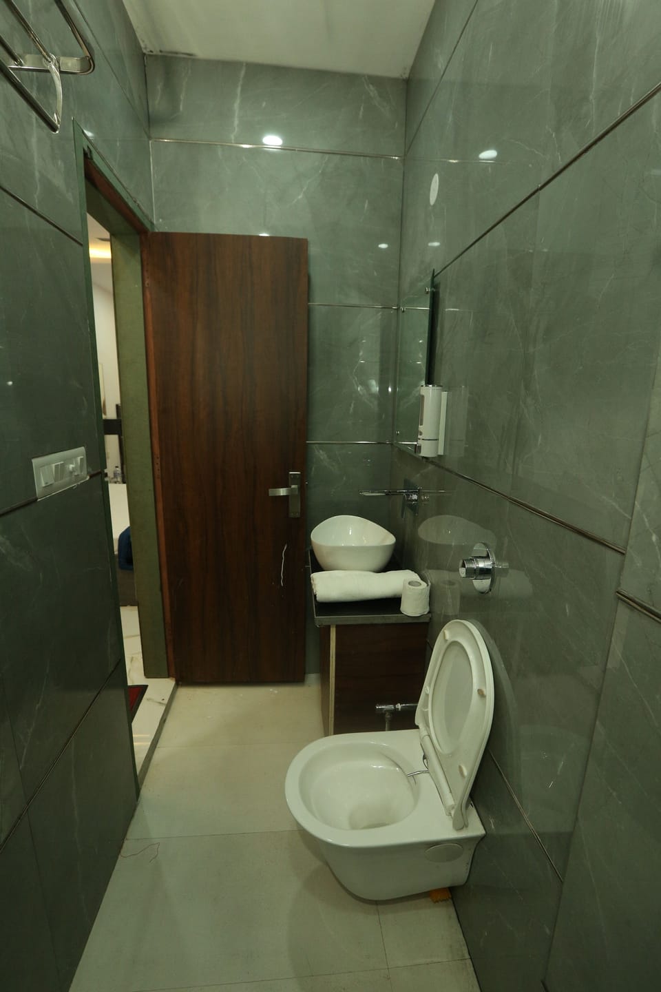 Comfort Double Room | Bathroom | Towels, soap, toilet paper