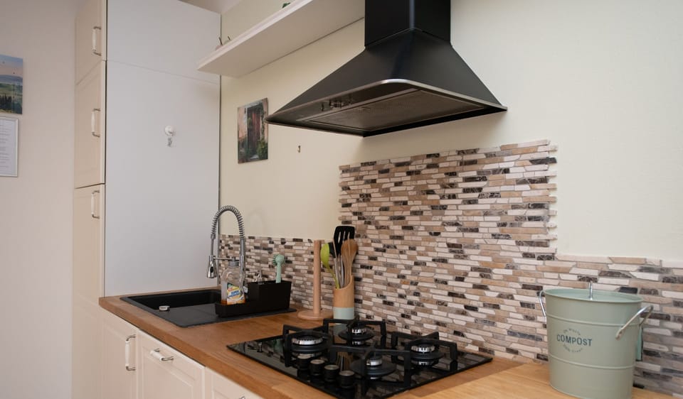 Comfort Condo | Private kitchen | Electric kettle, toaster