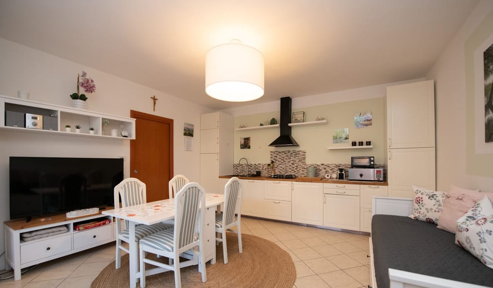 Comfort Condo | Living area | Flat-screen TV