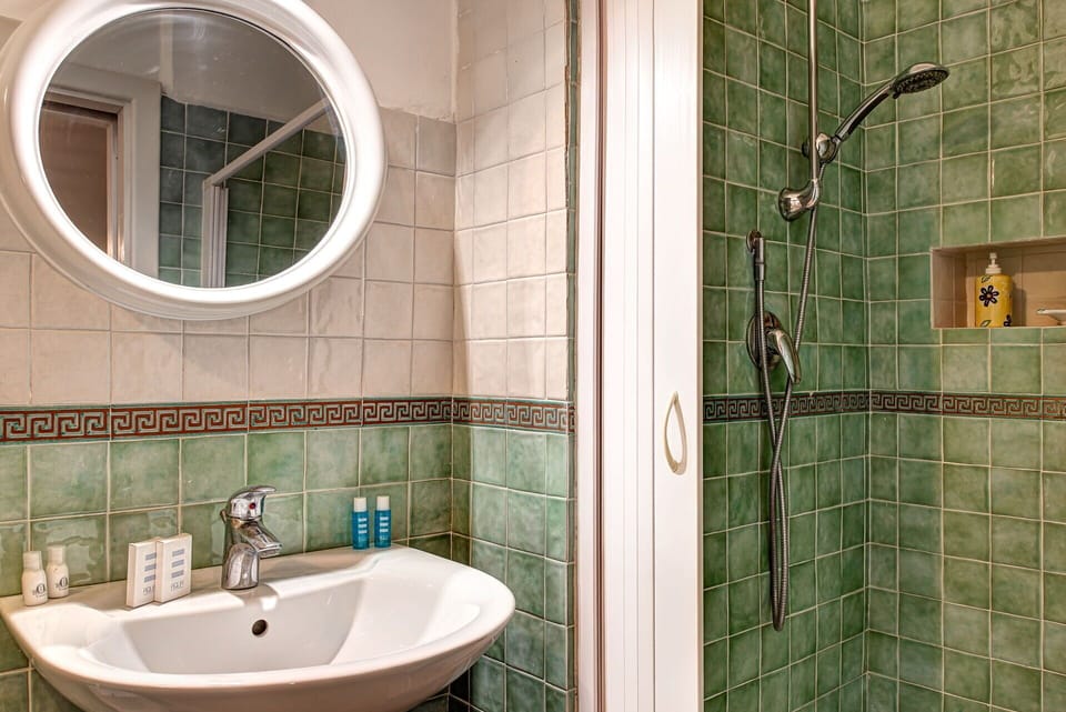 Autumn, Bathroom, Spring, Summer, Winter