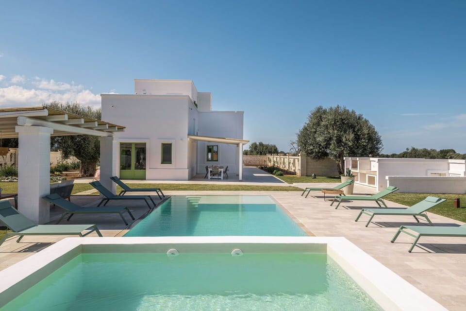 Activities, Amenities, Balcony / Terrace / Patio, Building Exterior, Main Entrance, Pool, Spring, Summer, Wellness