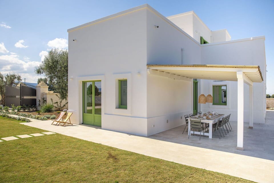 Activities, Amenities, Balcony / Terrace / Patio, Building Exterior, Main Entrance, Pool, Spring, Summer, Wellness