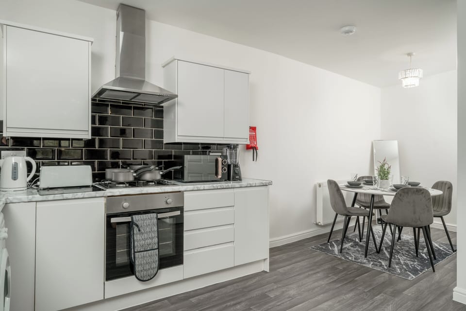 Apartment | Private kitchen | Fridge, microwave, oven, stovetop