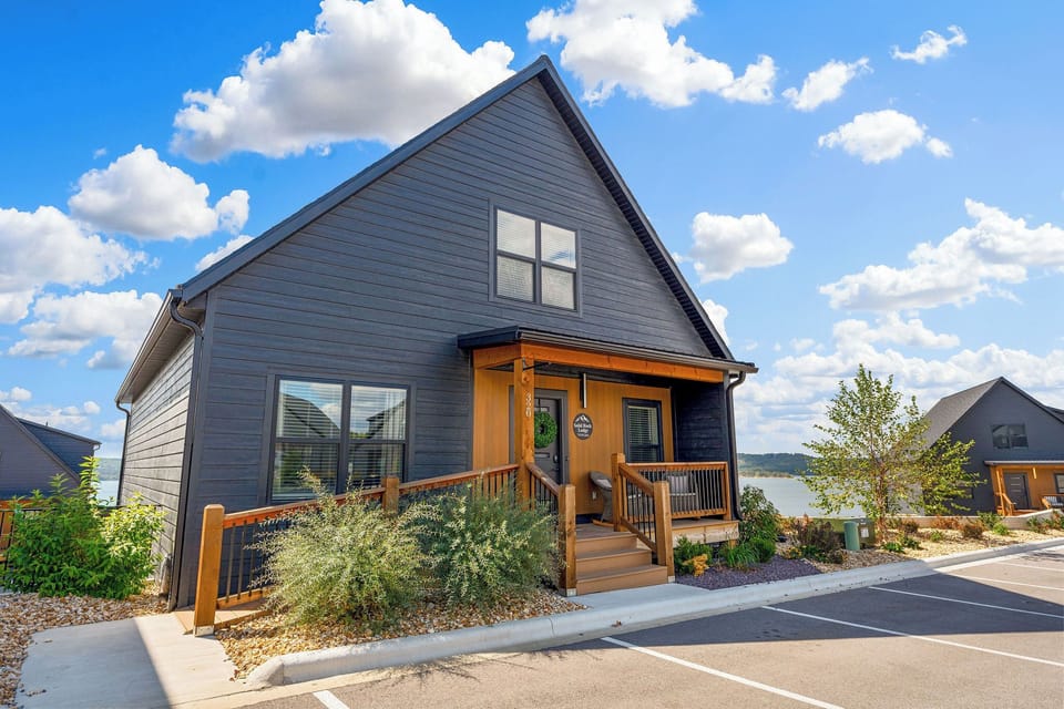 Welcome to Solid Rock Lodge! A 7br/7ba home with great views of Tablerock Lake! And wheelchair accessible.