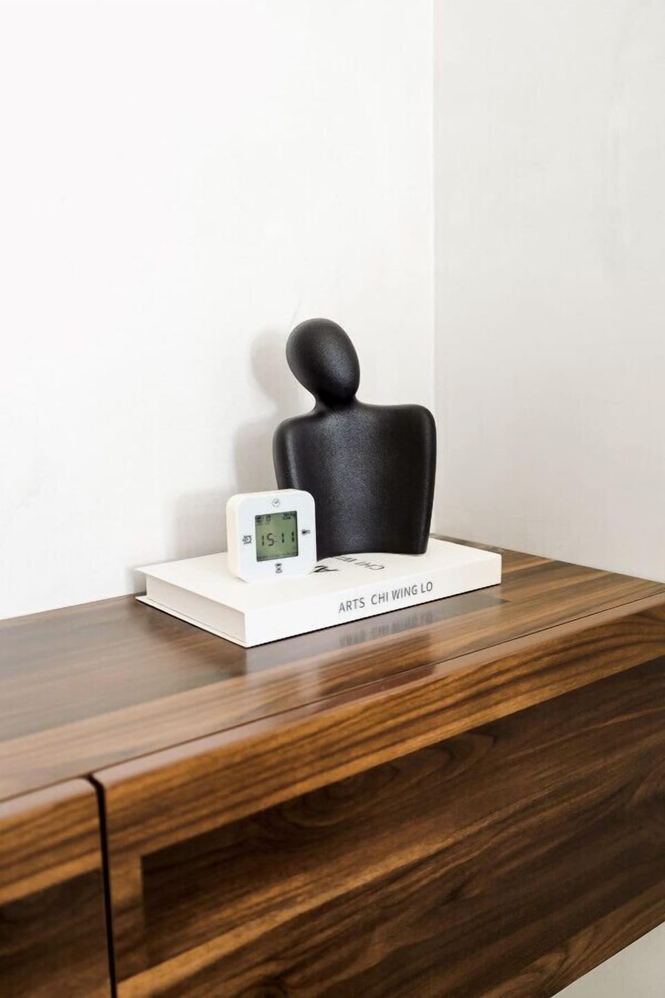 Timer and stylish decor in the bedroom