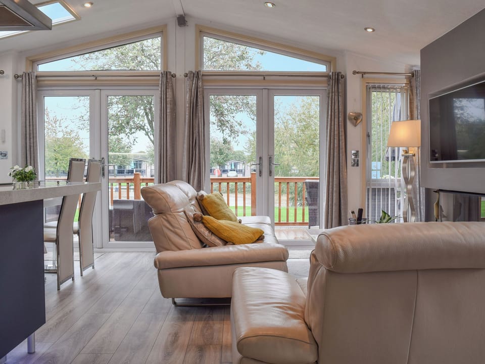 Open plan living space | River Meets Lodge, Stratford Upon Avon