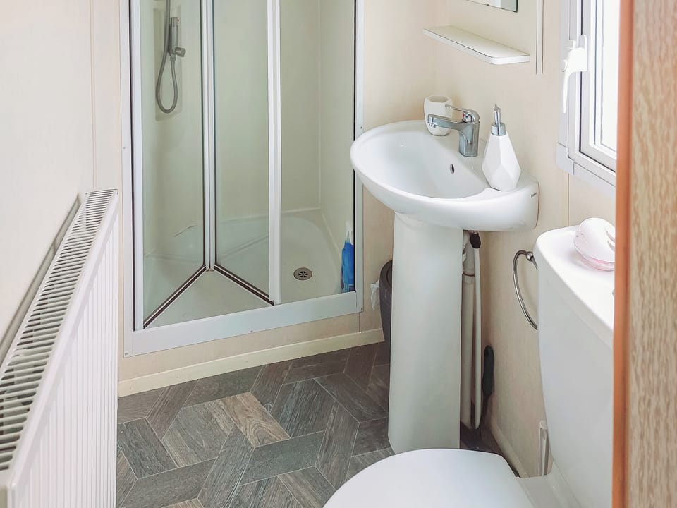 Bathroom | Marni&rsquo;s Seaview, Heysham, near Morecambe