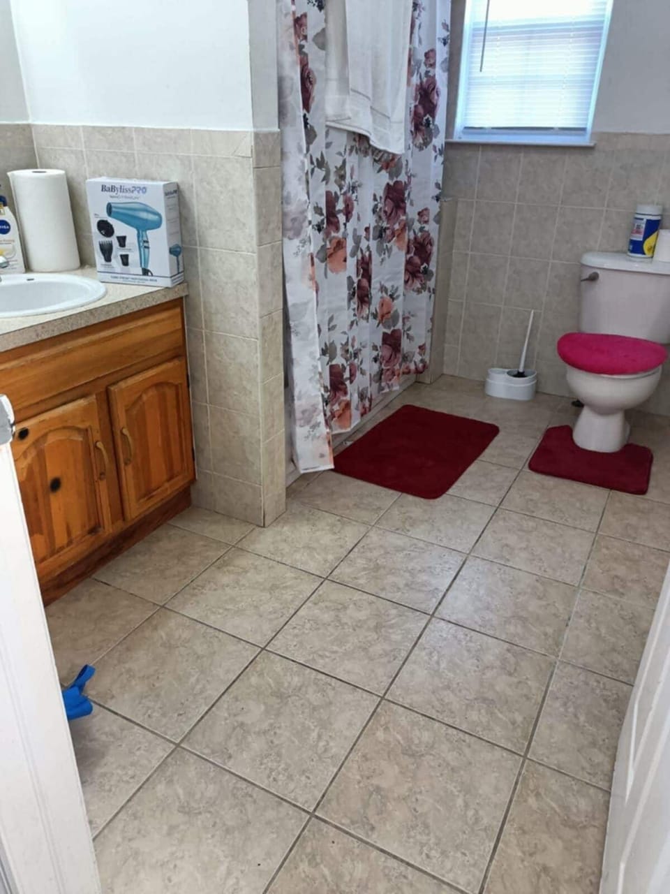 Executive Room, 2 Queen Beds, Non Smoking, Private Bathroom | Bathroom | Combined shower/tub, free toiletries, hair dryer, towels