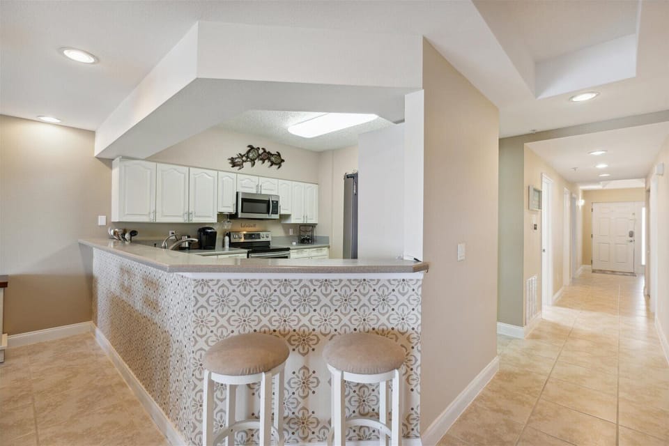 Kitchen island w/barstools