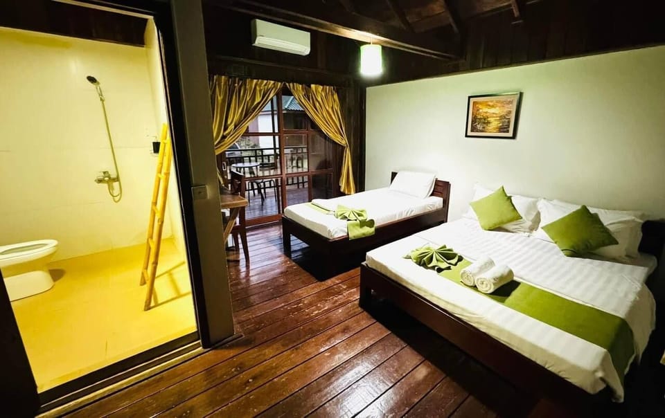 Classic Twin Room, Balcony, Garden View | Desk, bed sheets