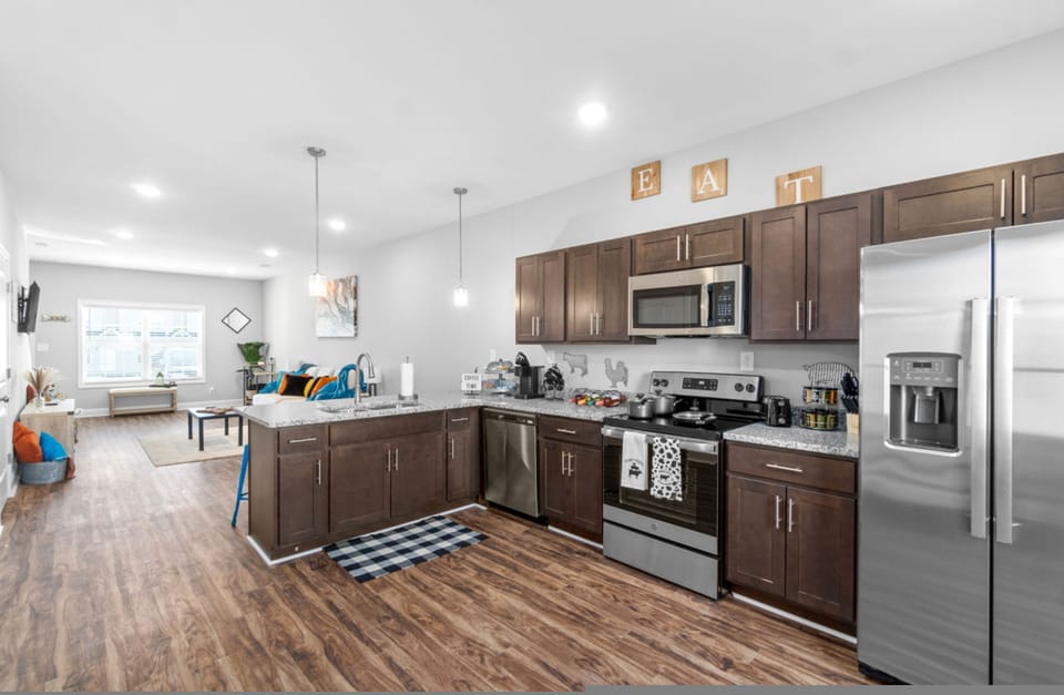 House | 2 bedrooms, desk