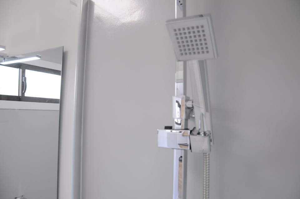 Apartment, 1 Bedroom, Smoking, Balcony | Bathroom shower