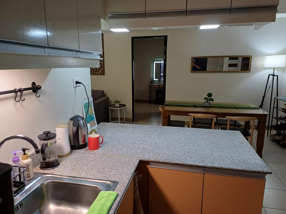 Kitchen worktop doubles as Breakfast Bar