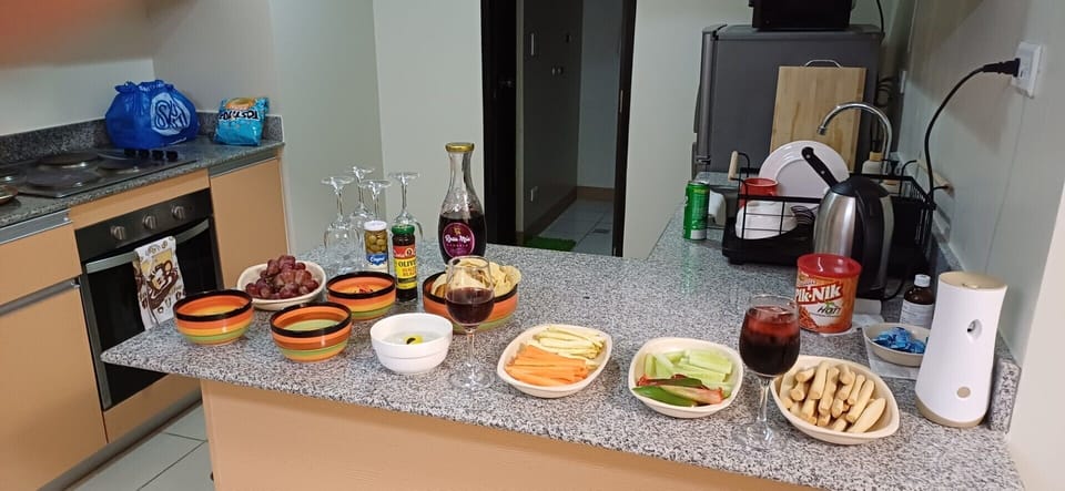 Kitchen Island / Worktop Doubles as a Breakfast / Cocktail Bar