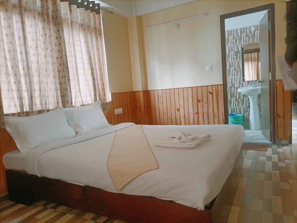 Deluxe Double Room, Hill View | Free WiFi